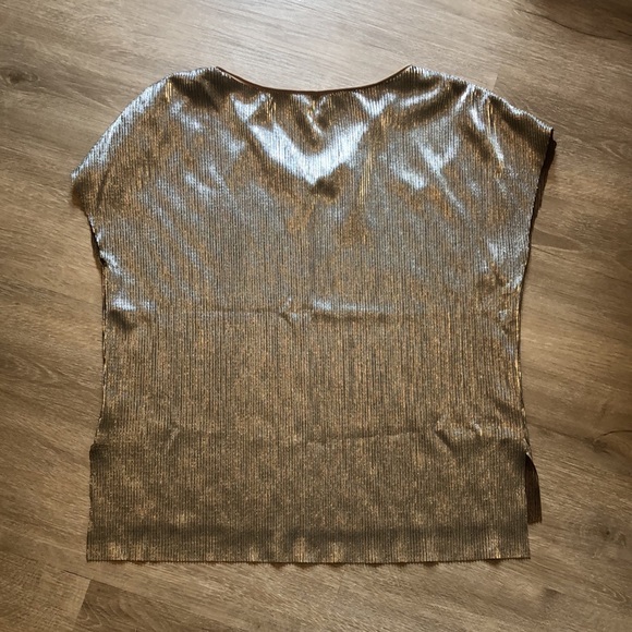 Springfield Gold V-neck Top - Picture 2 of 5